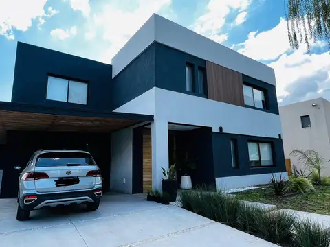 Casa Amoblada en el Barrio Cantón Golf al 100