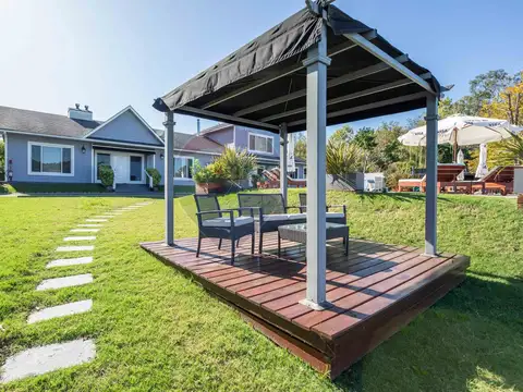 Casa 8 ambientes con 7 baños