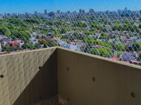 2 ambientes con balcón cerca Subte E