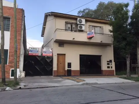 CASA MULTIFAMILIAR EN LANUS OESTE
