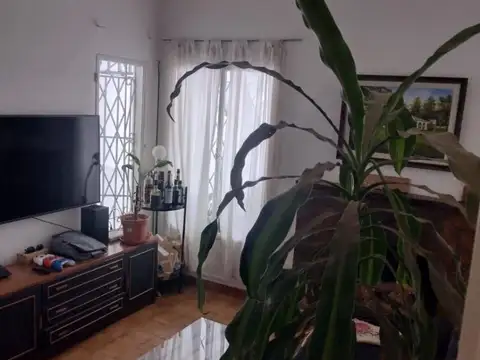 2 departamentos mas 1 local  EN VENTA - Bª Alto Alberdi