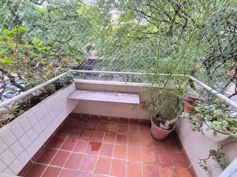 Monoambiente en alquiler con balcón al frente 