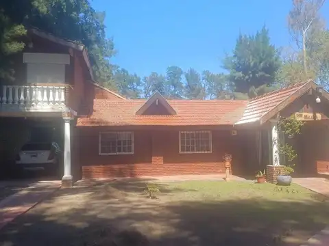 Casa en venta - 3 Dormitorios 4 Baños - Cochera - 5.500Mts2 - Alejandro Korn