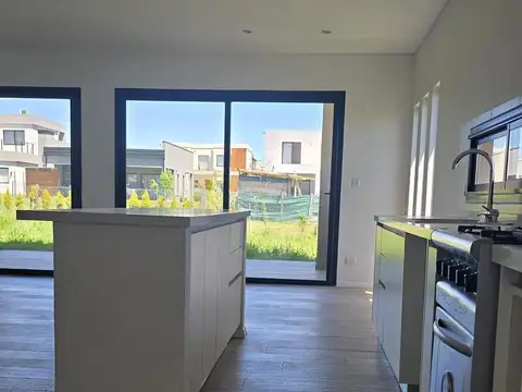 Casa en Venta en Pilar Del Este - Santa Elisa, USD 169.000