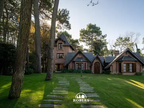 Importante residencia en el excelente entorno de Carilo