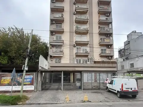 Blas Parera 2000, Piso 1
