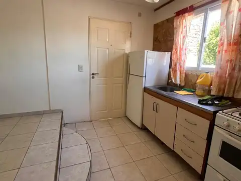 Depto Tipo Casa en Alquiler en Remedios De Escalada, $ 550.000