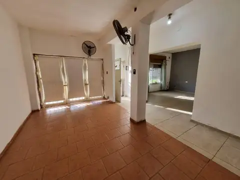 Casa en venta 5 ambientes, cochera, patio, terraza. Barrio Parque