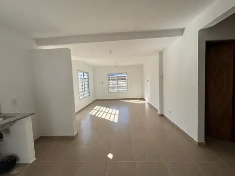 Casa 3 ambientes con 1 baño