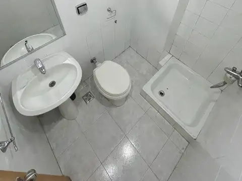 Departamento 2 ambientes c/balcón al cfte. Bajas expensas!