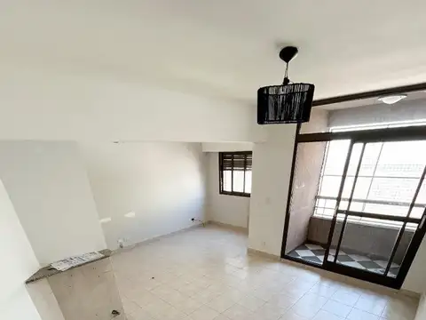 Departamento 2 ambientes c/balcón al cfte. Bajas expensas!