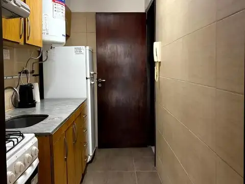 ALQUILO UN DORMITORIO CORRIENTES 900