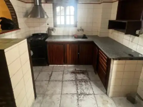 Venta - Casa 4 Ambientes Con Jardin y Cochera Ituzaingo