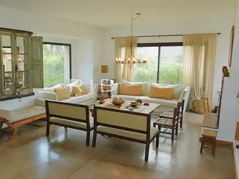 Con Renta - Propiedad sobre 1012 m2 - Las Beatrices