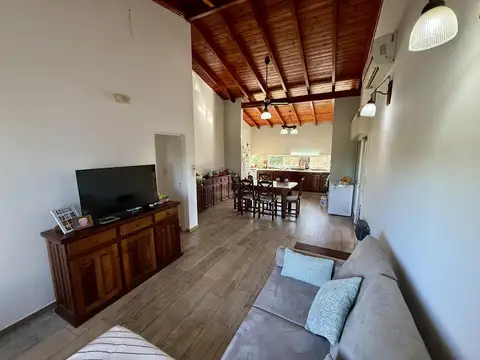 Casa en Alquiler con 2 cocheras