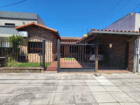 CASA EN VENTA L.M.CAMPOS 370 BERNAL