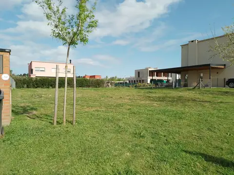 Lote Barrio Acacias, Puertos del lago