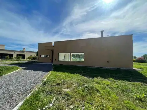 Alquiler de Casa con Piscina en AREA 60