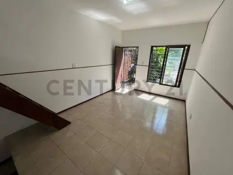 VENTA PH 2 AMBIENTES CON PATIO Y LAVADERO - CASTELAR MORON