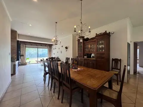 Casa en Venta con 4 cocheras