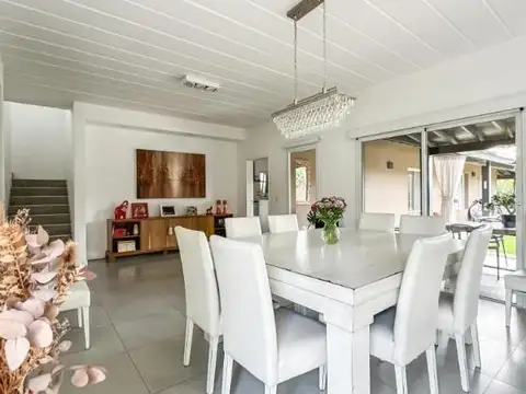 Casa en Venta con 5 cocheras