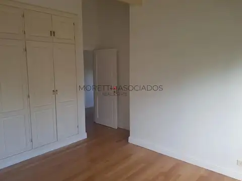 Casa en Alquiler con 3 cocheras