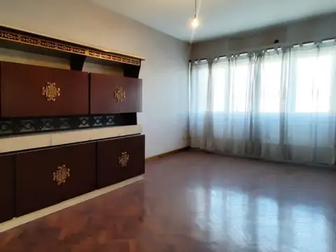 Chacabuco 24 , Piso 2