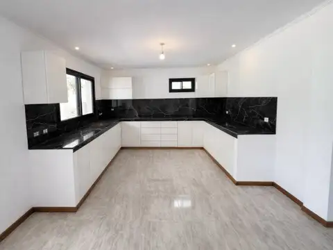 Casa 4 ambientes con 3 baños