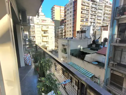 HERMOSO DEPARTAMENTO "Doblas 190" 4 Amb. C/ Dependencia y balcón corrido al frente