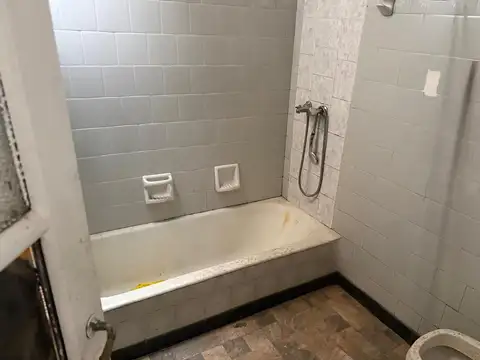 VENTA OPORTUNIDAD CASA A REFACCIONAR EN MUNRO