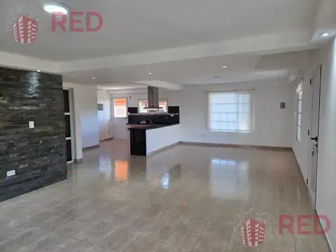 Casa 5 ambientes con 3 baños