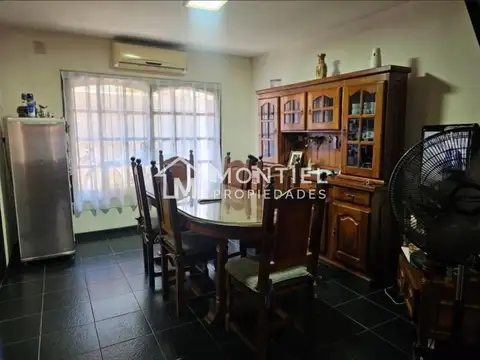 Casa 4 ambientes con 2 baños