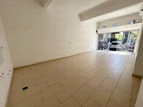 Local sobre Díaz Colodrero, a metros Av. Congreso – 54 m²