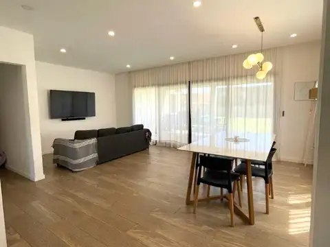 Casa en Venta en Pilar Del Este, USD 180.000