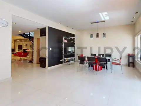 Casa en Venta con 3 cocheras