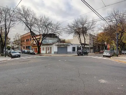 Estratégico terreno en esquina para desarrollo inmobiliario en Saavedra