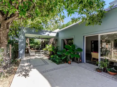 Venta Casa Azul en Barrio Cerrado Tortugas Chico Pilar