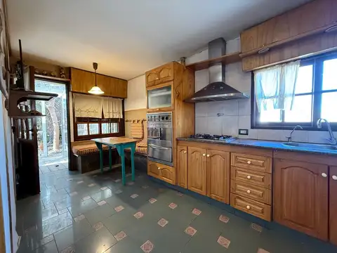 VENTA CASA CON DEPARTAMENTO, QUINCHO CON PARRILLA