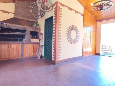 Casa 4 ambientes con 3 baños