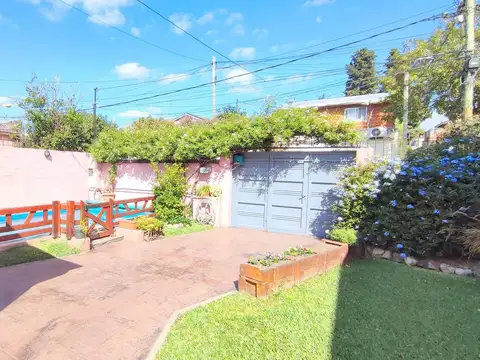 Casa en Venta con 3 cocheras