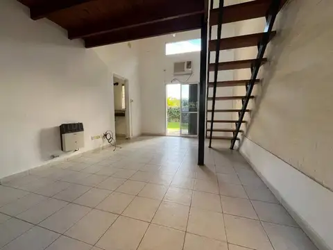 Depto Tipo Casa en Venta de 3 ambientes