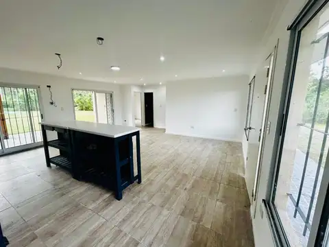 VENTA CASA 4 AMBIENTES CON PILETA Y COCHERA EN BARRIO LOS CAMPITOS CAÑUELAS