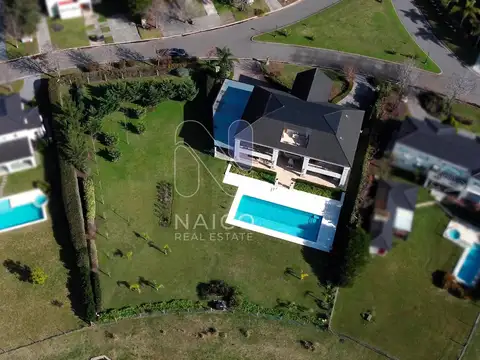 Casa en Venta con 8 cocheras