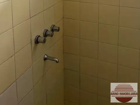 Casa 6 ambientes con 2 baños