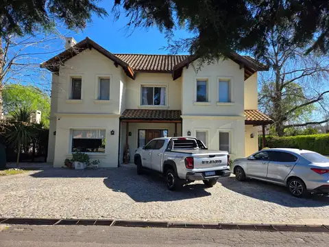 Lindísima Casa en Barrio Cerrado Villa Rosa, Pilar