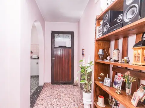 VENTA CASA 3 AMB.  JARDIN Y LOCAL SAN FCO. SOLANO
