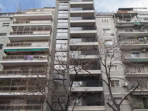 Av. Coronel Diaz al 2100, entre Juncal y Beruti