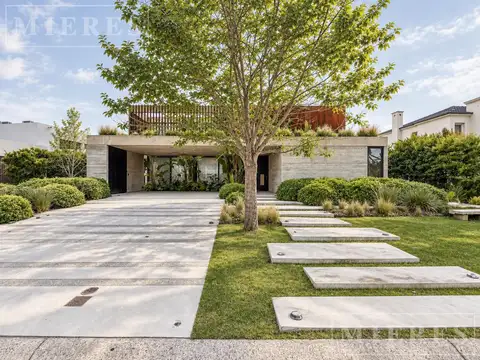 Casa en venta sobre lote a la laguna Barrio Muelles Puertos Escobar