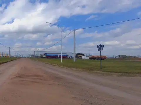 TERRENO SOBRE ESQUINA PARQUE INDUSTRIAL ESPERANZA