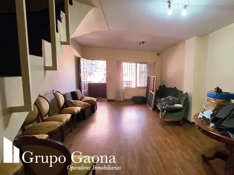 Casa en Venta con 3 cocheras